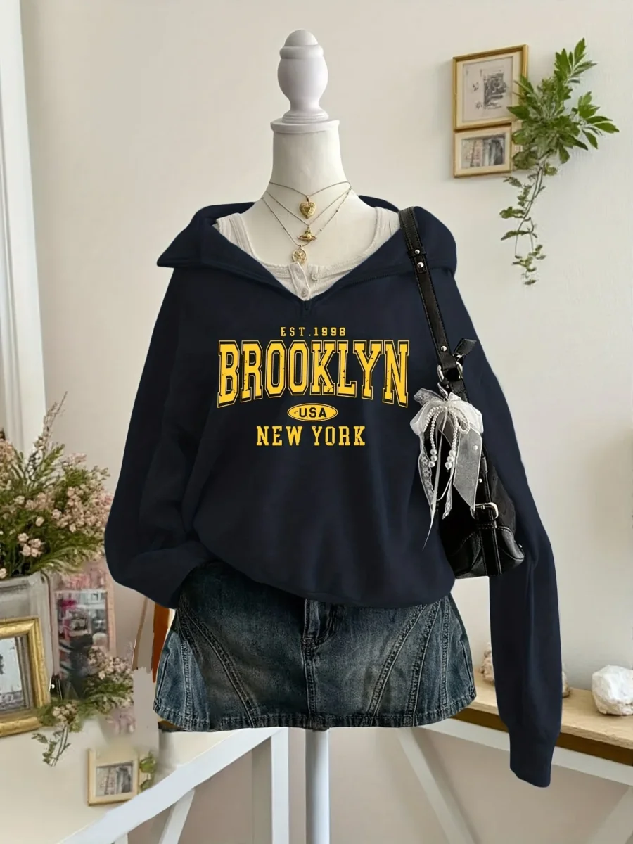 Sweat-shirt col zippé brodé Brooklyn à manches longues pour femme - Imagen 4