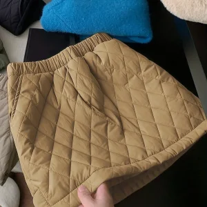 Jupe courte matelassée coupe trapèze taille élastique pour femme