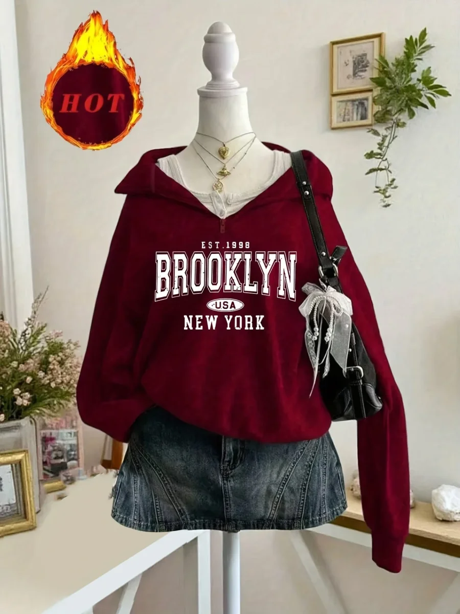 Sweat-shirt col zippé brodé Brooklyn à manches longues pour femme - Imagen 3
