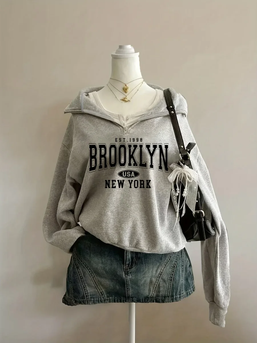 Sweat-shirt col zippé brodé Brooklyn à manches longues pour femme - Imagen 2