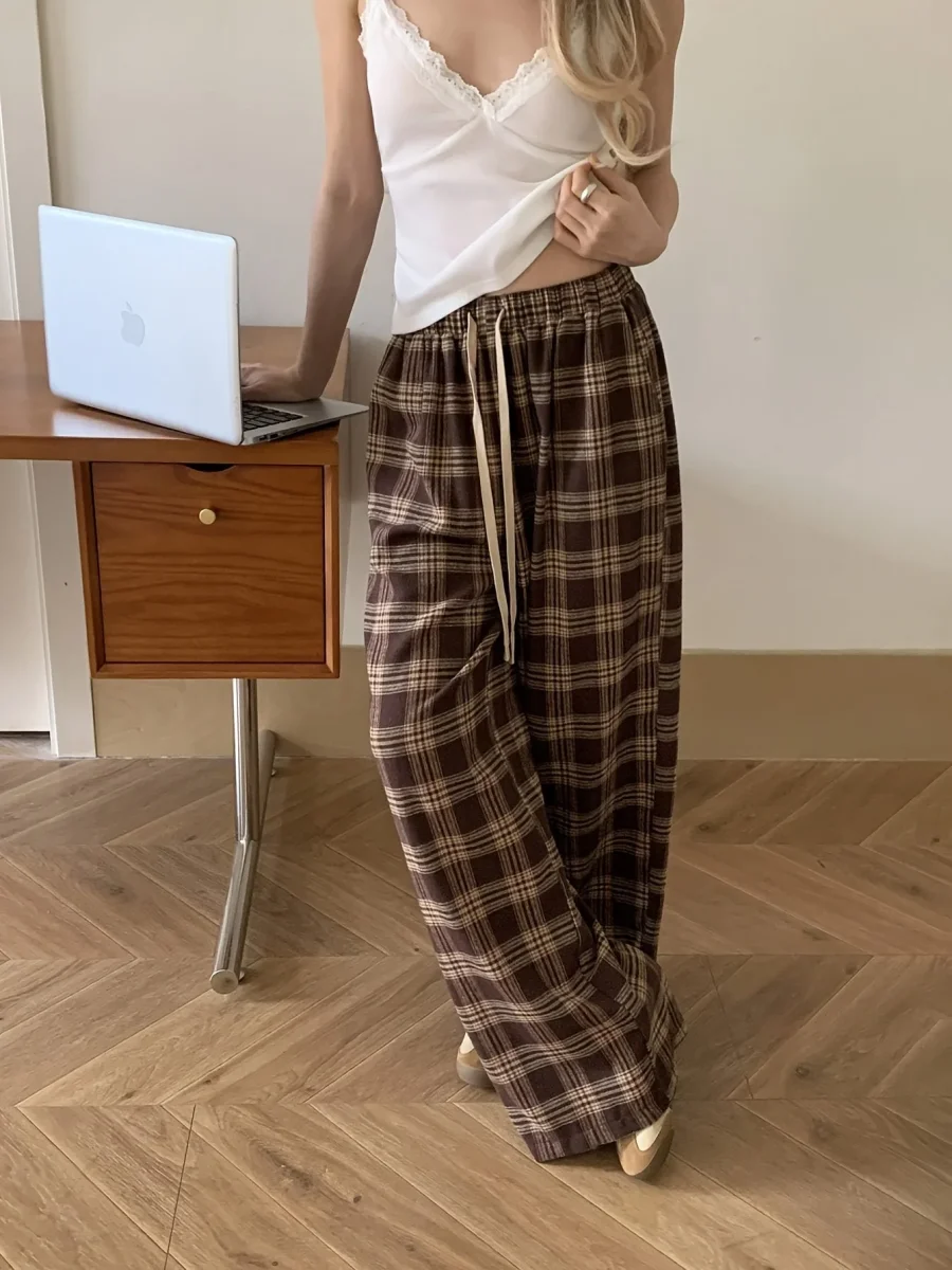 Pantalon de Pyjama Femme Carreaux Marron et Beige Ample avec Cordon - Imagen 7