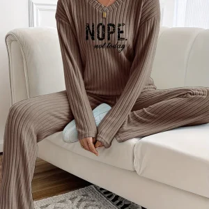 Ensemble côtelé Femme avec inscription "NOPE not today", col en V et pantalon large