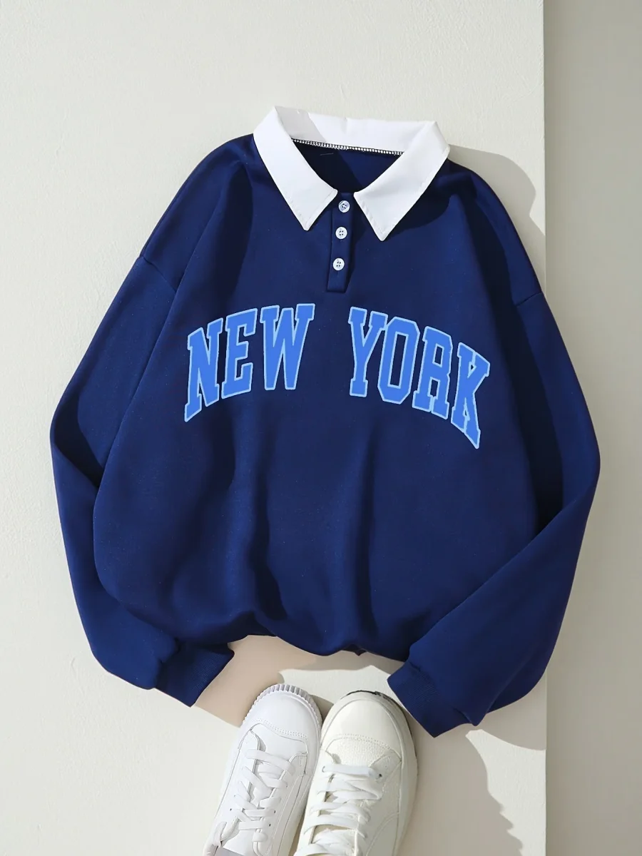 Sweat-shirt col polo bleu marine avec motif "NEW YORK" devant - Imagen 2