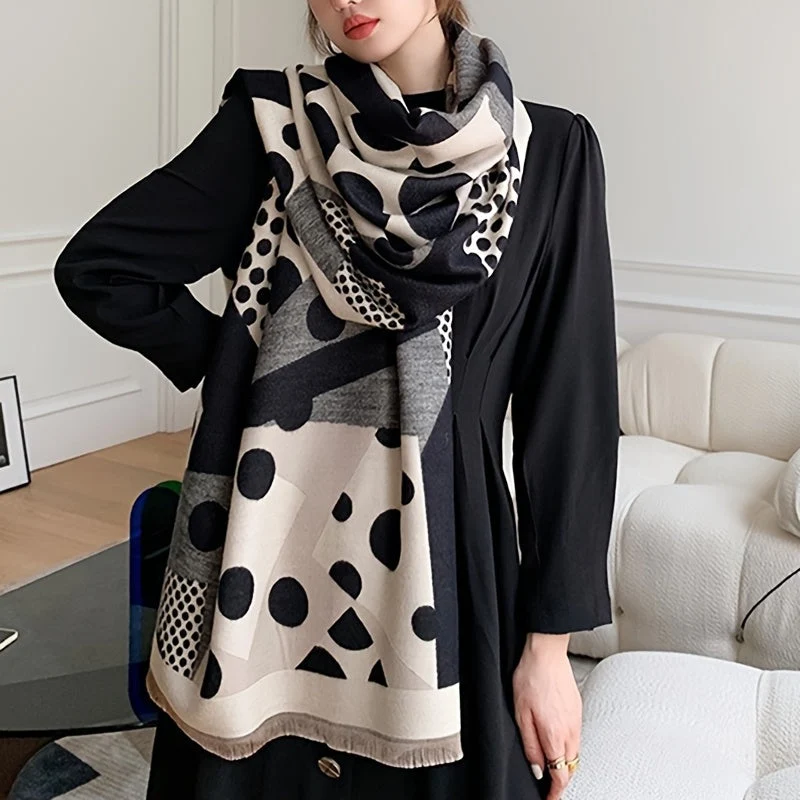 Écharpe Femme à Motifs Géométriques Noirs et Crème avec Franges - Imagen 5