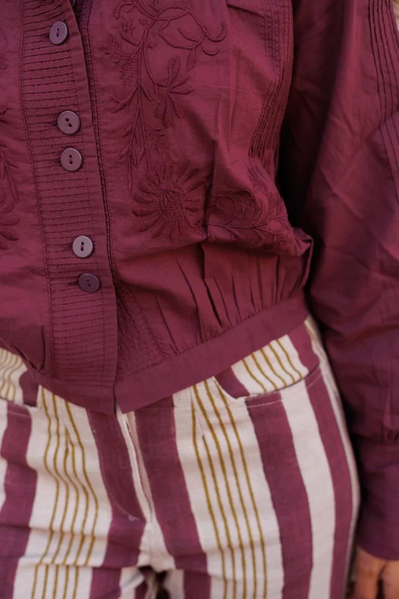 CAMISA BORDADA BURDEOS - Imagen 3