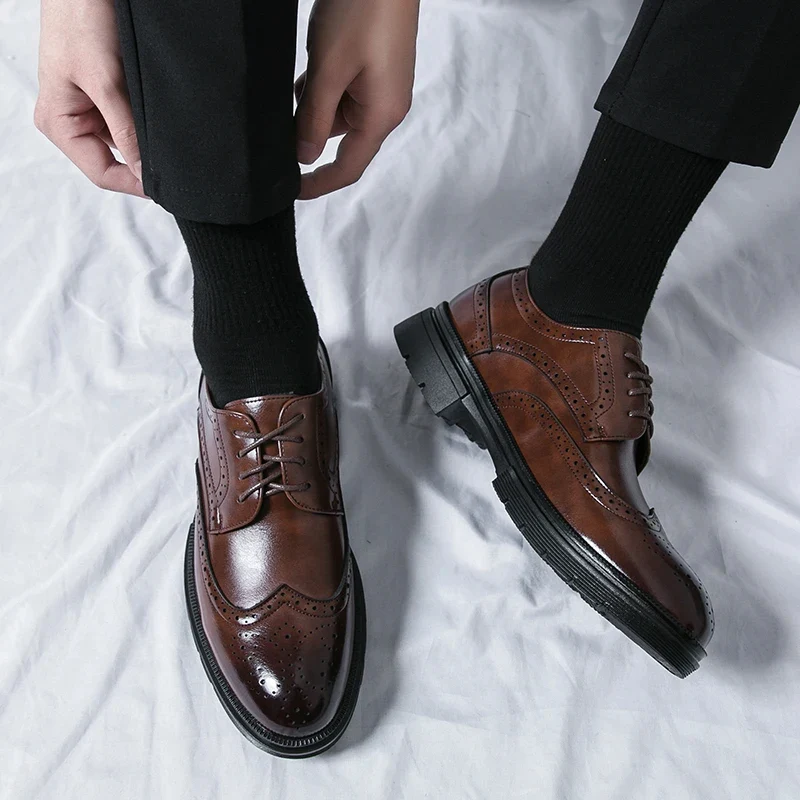 Zapatos de vestir elegantes de piel con adornos tipo brogue - Imagen 7