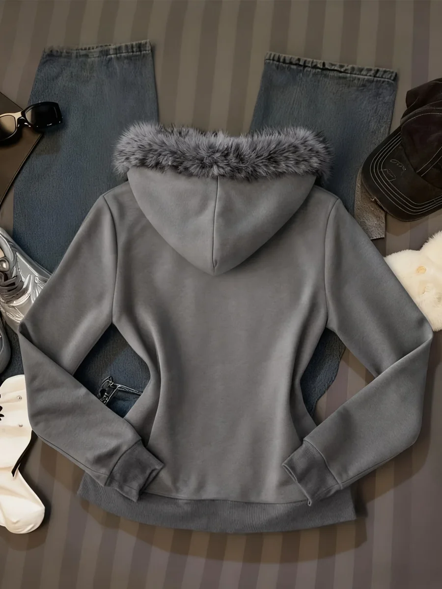 Veste à capuche grise pour femme avec bordure en fausse fourrure et motif brodé - Imagen 4