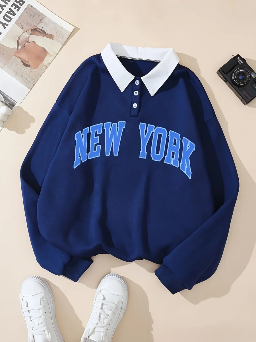 Sweat-shirt col polo bleu marine avec motif "NEW YORK" devant - Imagen 3
