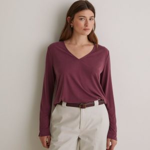 Camiseta cuello pico granate YERSE