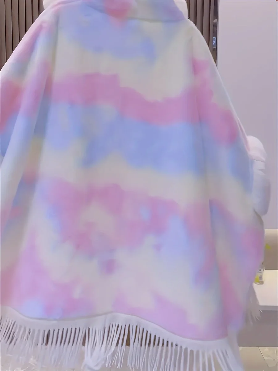 Cape à capuche arc-en-ciel en fausse fourrure douce avec franges et bordure pelucheuse - Imagen 3