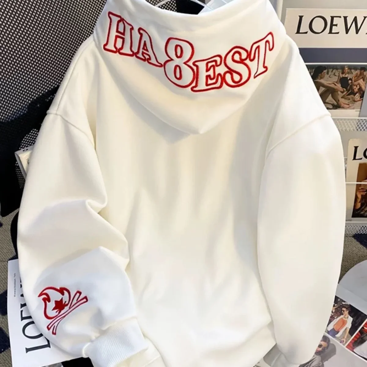 Sweat à Capuche Blanc avec Broderie Rouge Détail Manches - Imagen 7