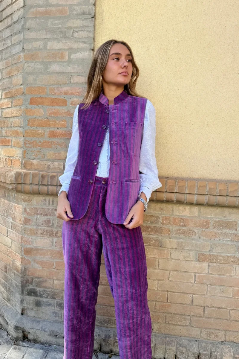 CHALECO TERCIOPELO RAYAS MORADO - Imagen 4