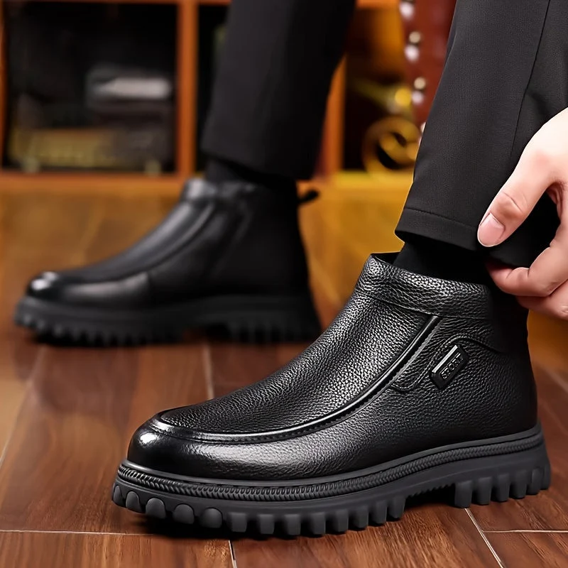 Bottes courtes homme noir doublées fourrure synthétique à semelle crantée et fermeture éclair latérale - Imagen 4