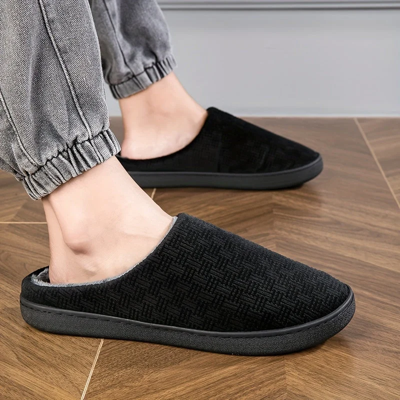 Pantoufles d'intérieur homme noires doublées, motif texturé discret, confortables et chaudes - Imagen 5