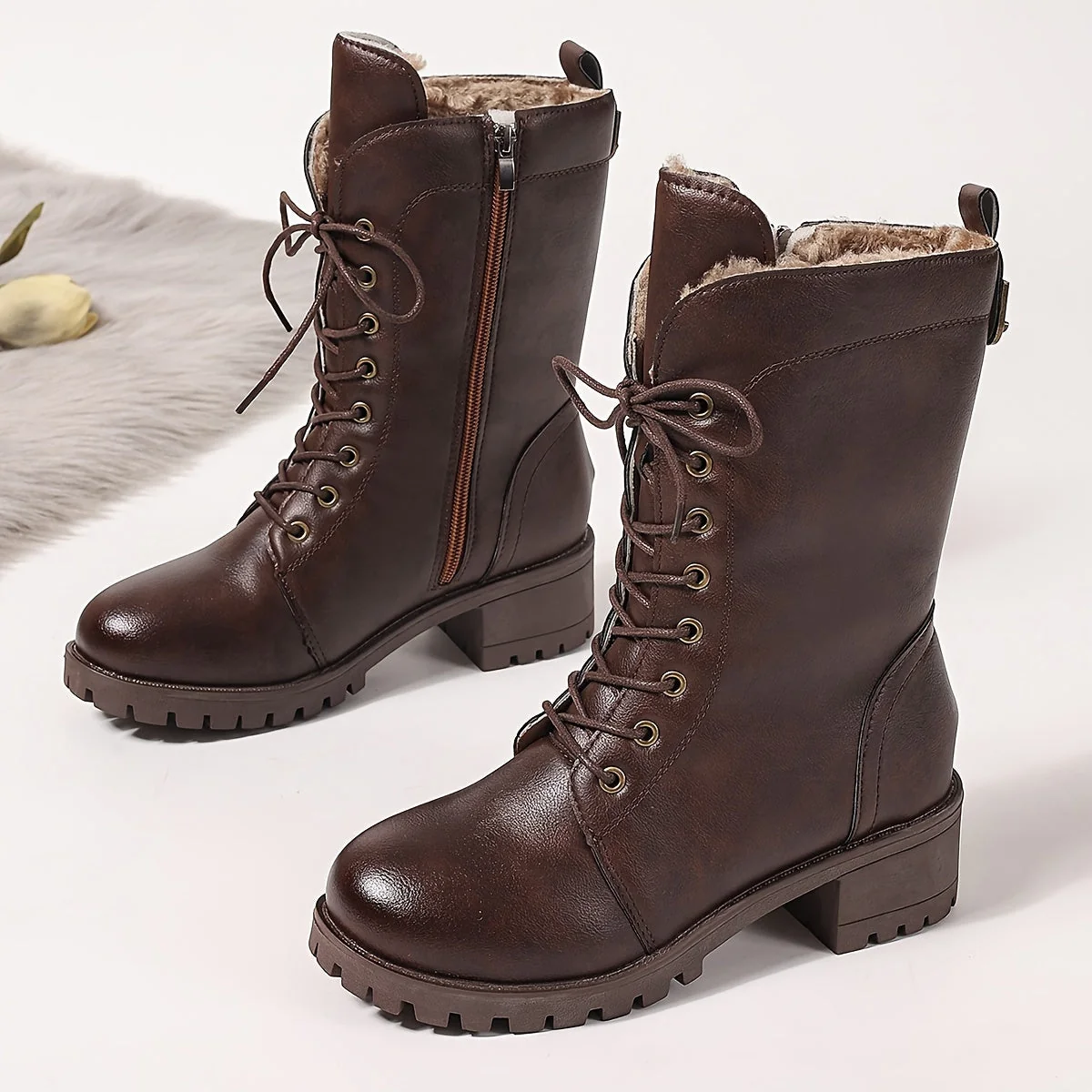 Bottes montantes marron foncé à lacets et semelle crantée pour femme - Imagen 2