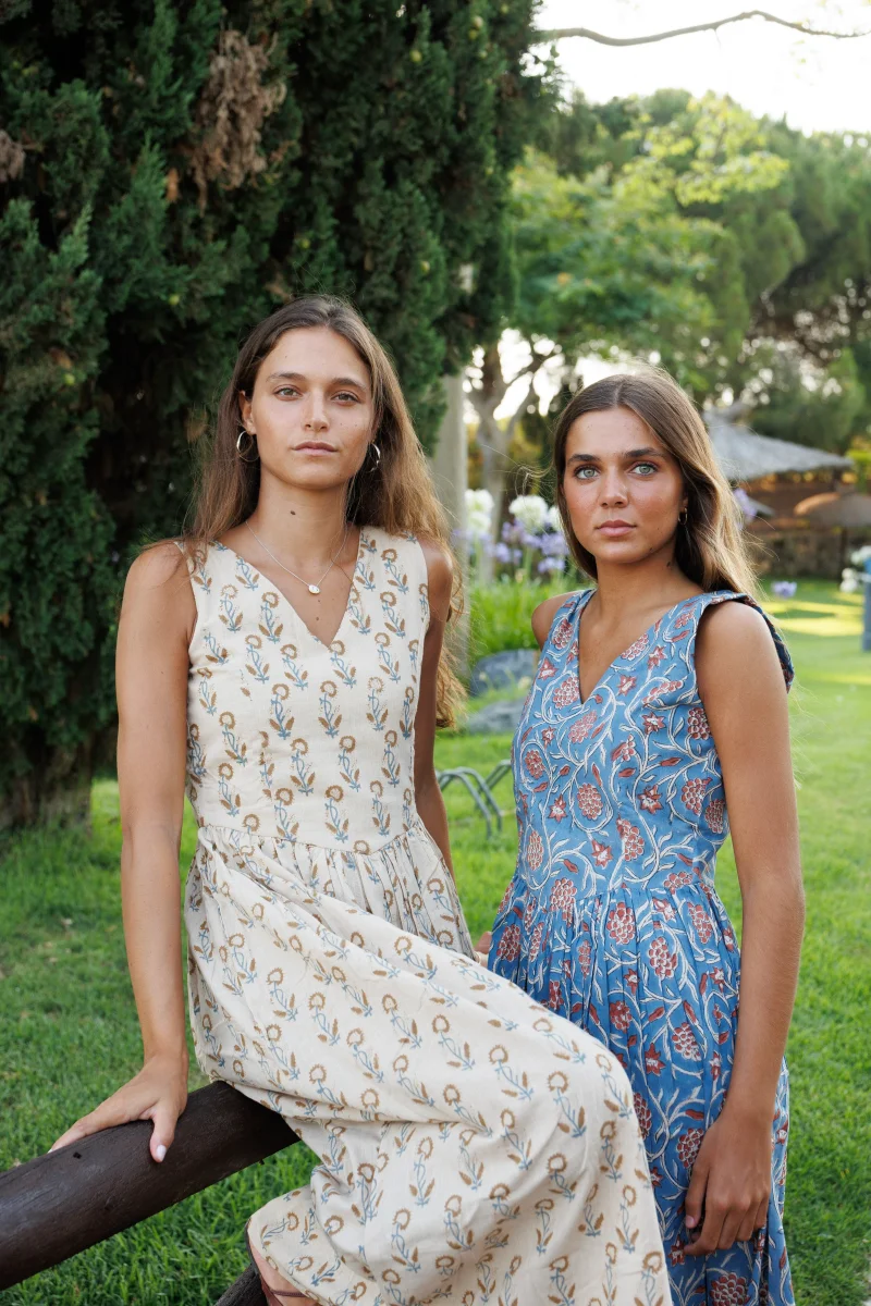 VESTIDO ESTAMPADO AZUL Y ROJO - Imagen 3