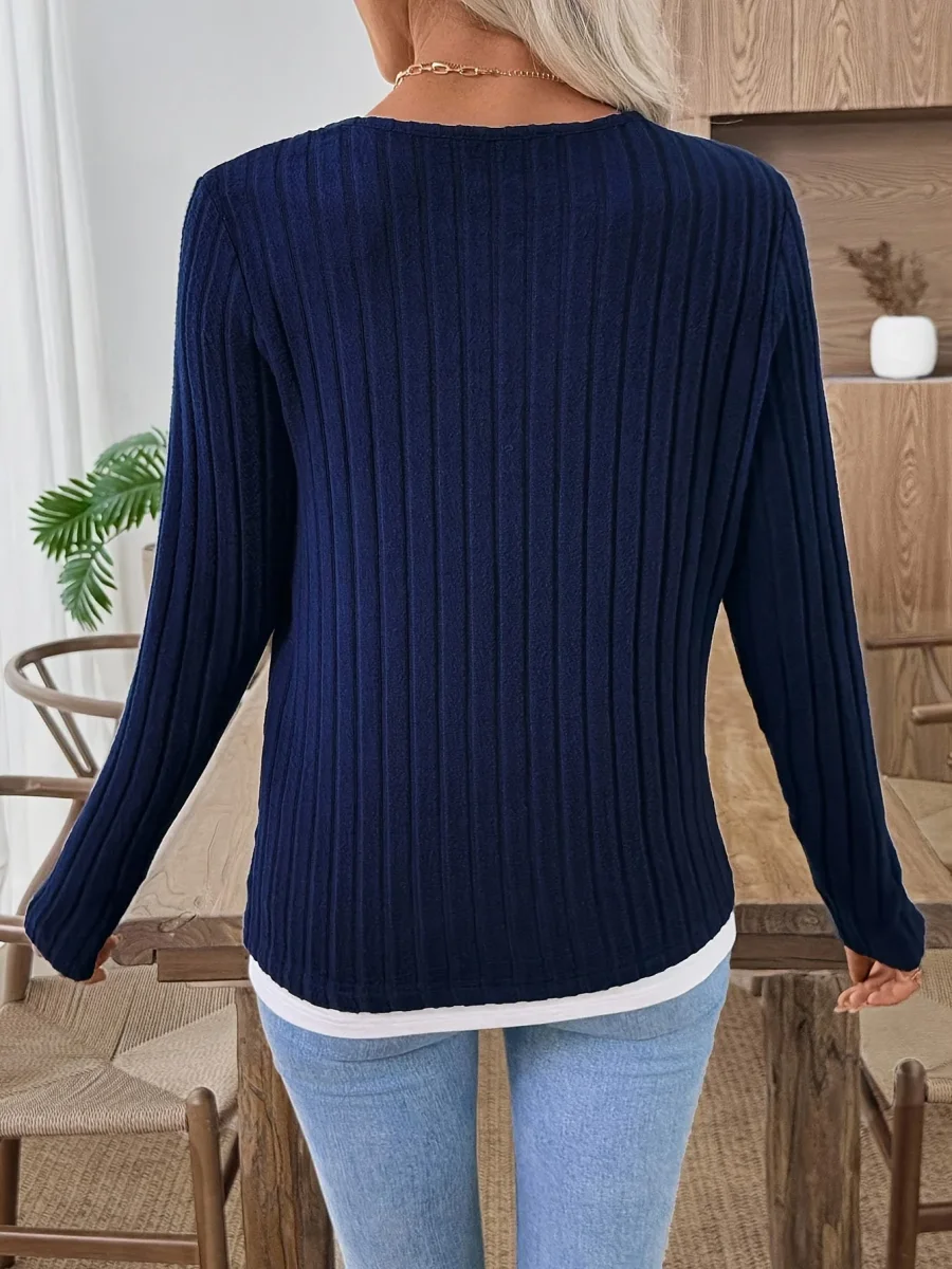 Pull côtelé femme col en V superposé marine avec boutons - Imagen 4