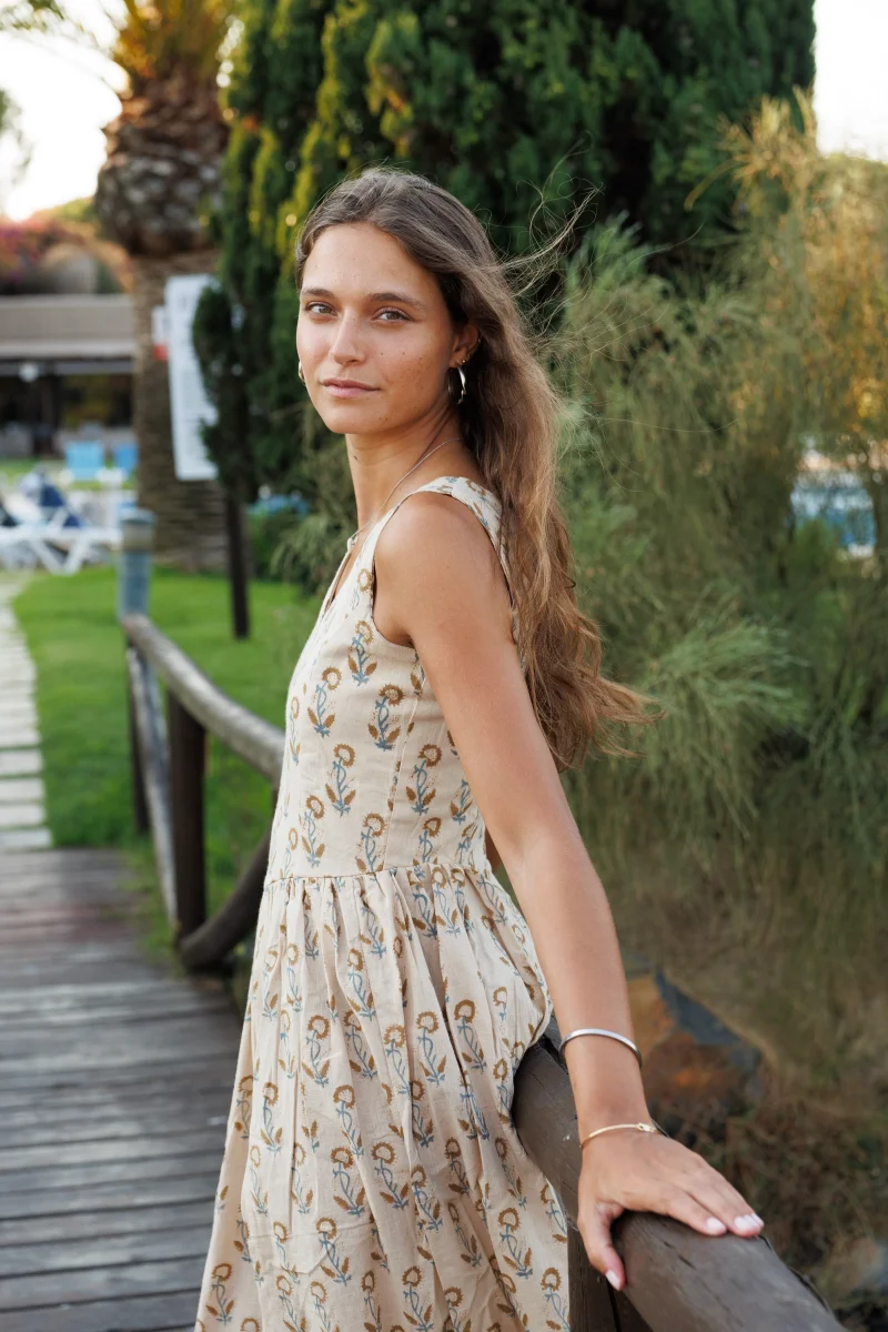 VESTIDO ESTAMPADO AZUL Y MARRÓN - Imagen 4
