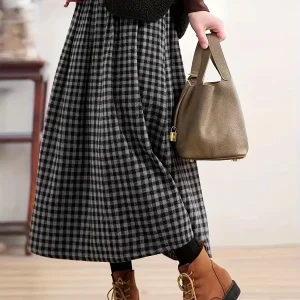 Jupe longue à carreaux noir et gris coupe évasée pour femme