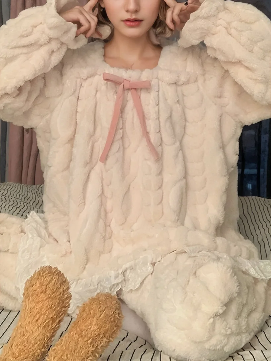Pyjama Femme Doux et Moelleux Beige Écru Col Carré Volants Dentelle - Imagen 5