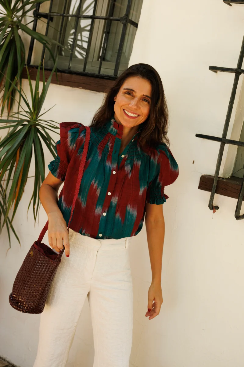 CAMISA IKAT BURDEOS Y VERDE - Imagen 3