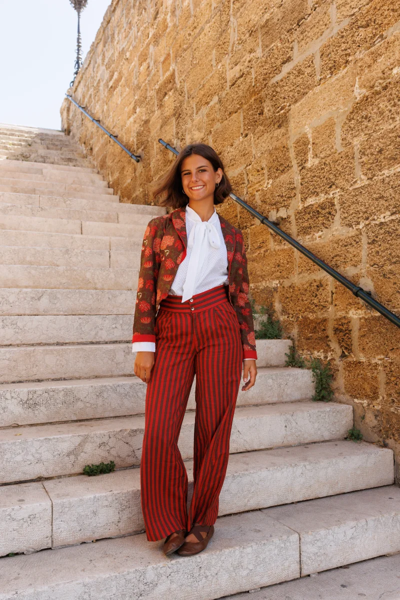 PANTALÓN RAYAS MARRÓN Y ROJO - Imagen 4