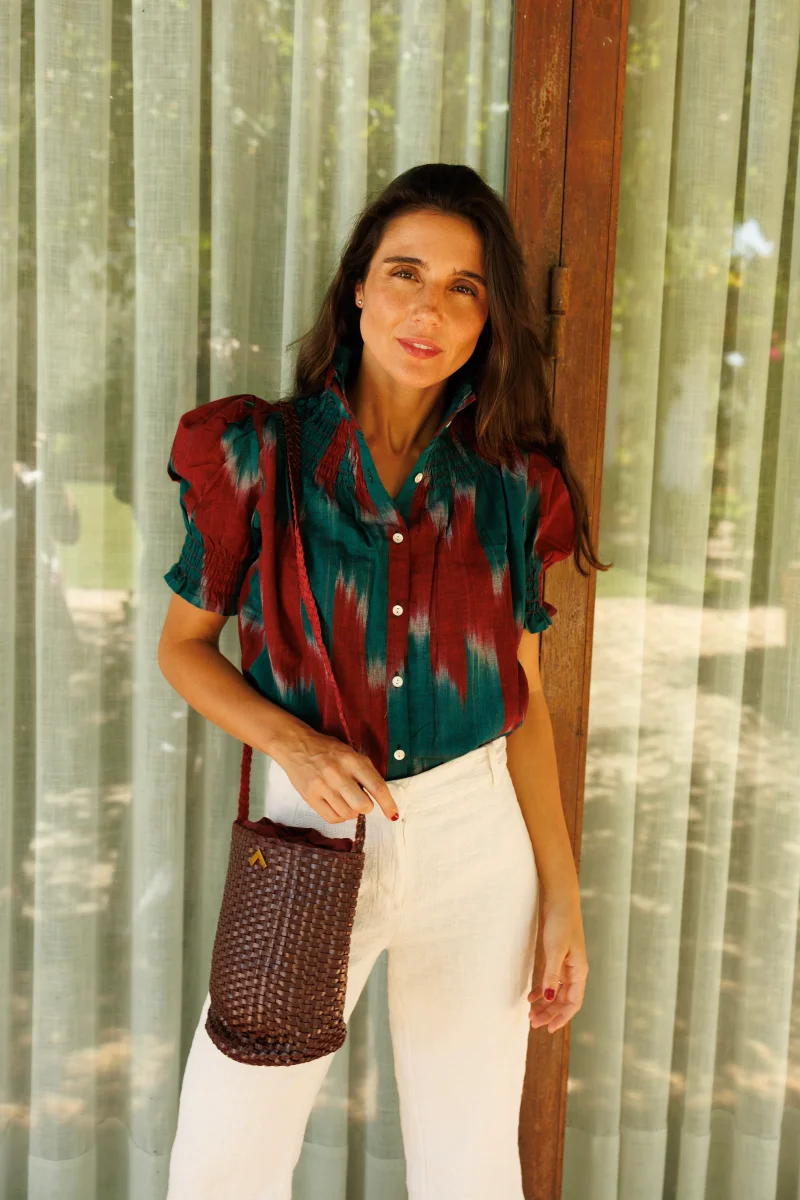 CAMISA IKAT BURDEOS Y VERDE - Imagen 4