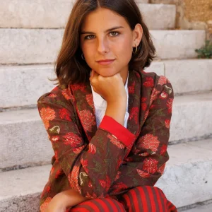 CHAQUETA ESTAMPADA MARRÓN Y ROJA