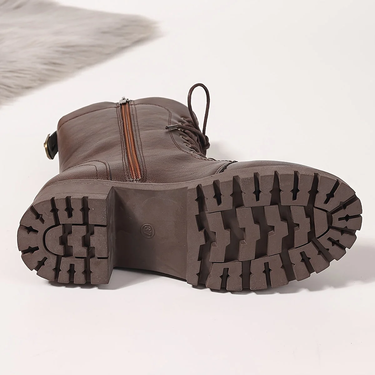 Bottes montantes marron foncé à lacets et semelle crantée pour femme - Imagen 6