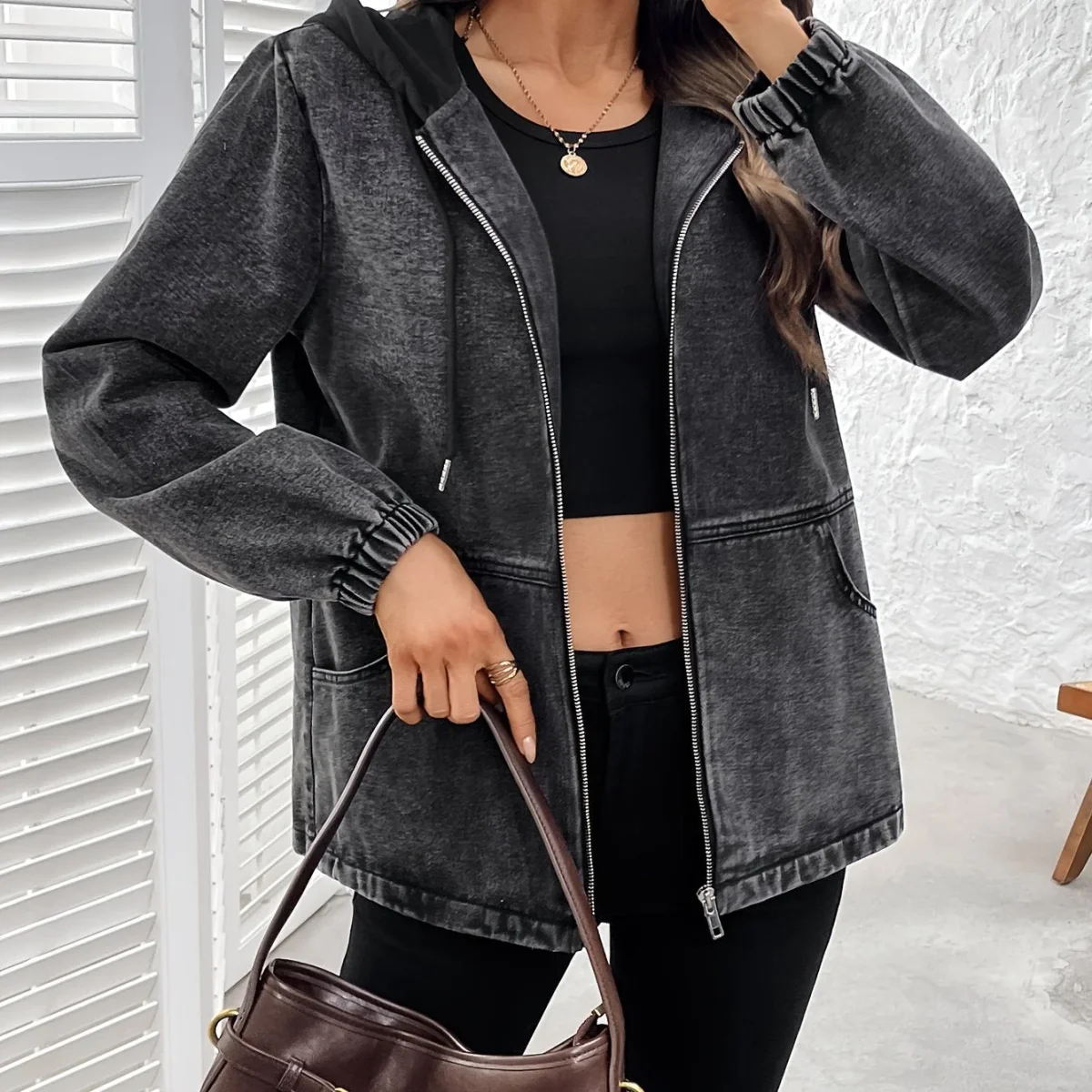 Veste à capuche femme gris délavé zippée poches à rabat - Imagen 8
