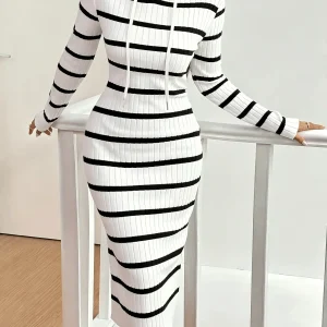Robe longue femme moulante rayée à capuche et manches longues