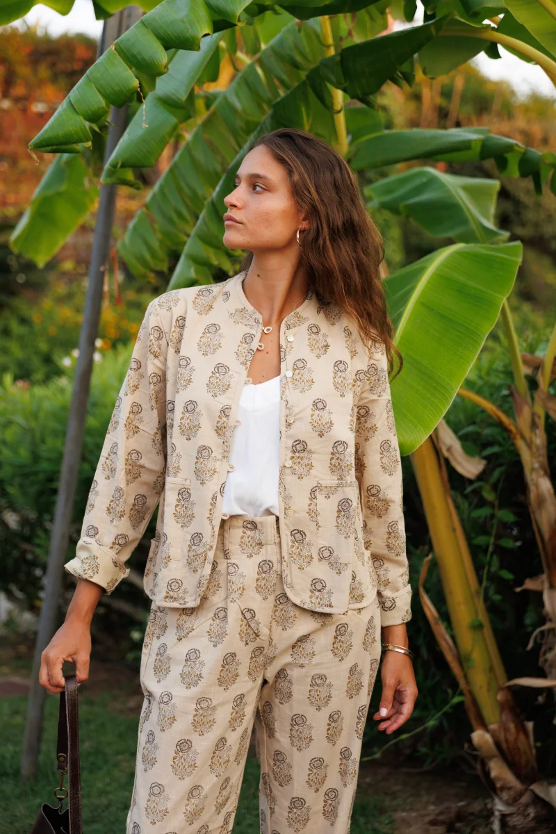 CHAQUETA ESTAMPADA BERENJENA Y OCRE - Imagen 2