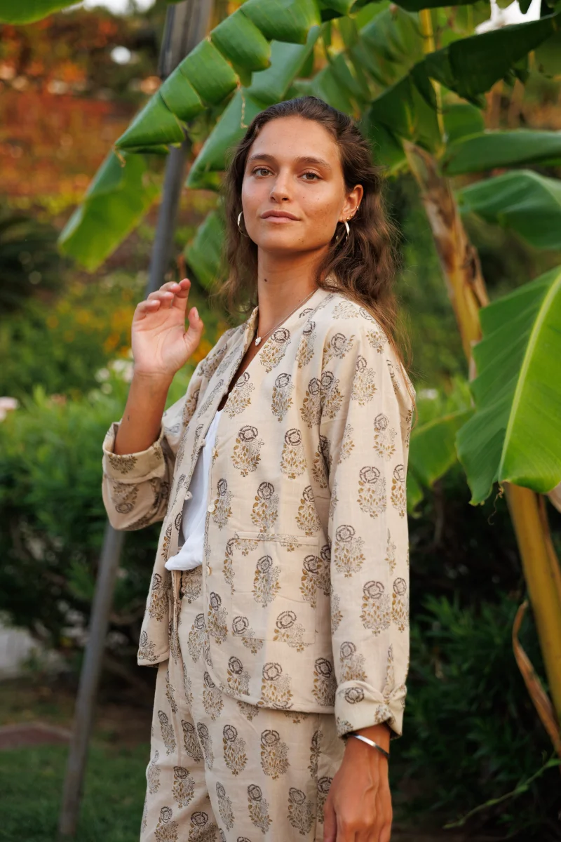 CHAQUETA ESTAMPADA BERENJENA Y OCRE - Imagen 3