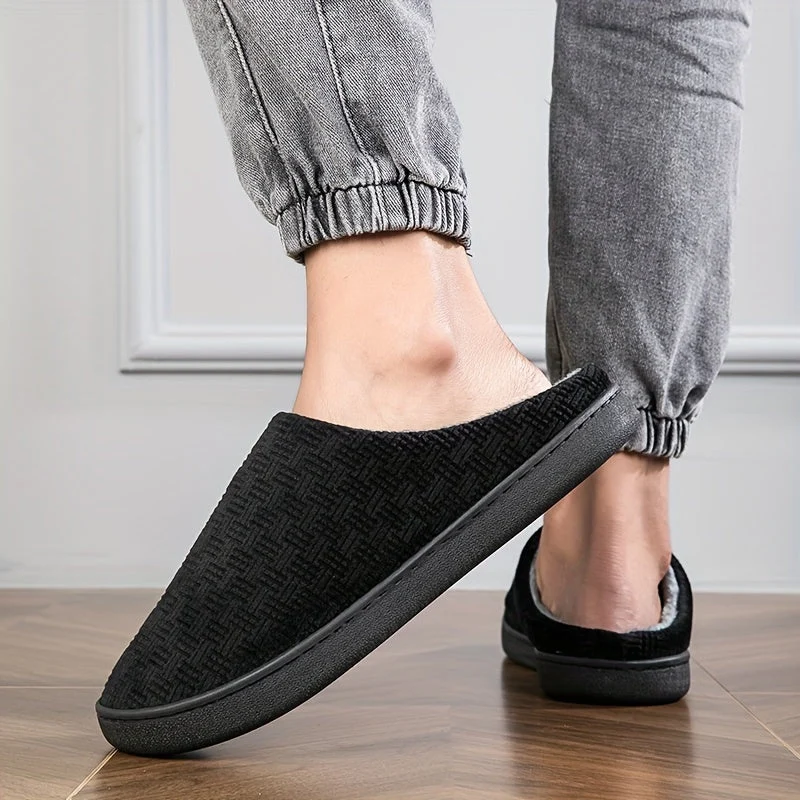 Pantoufles d'intérieur homme noires doublées, motif texturé discret, confortables et chaudes - Imagen 3