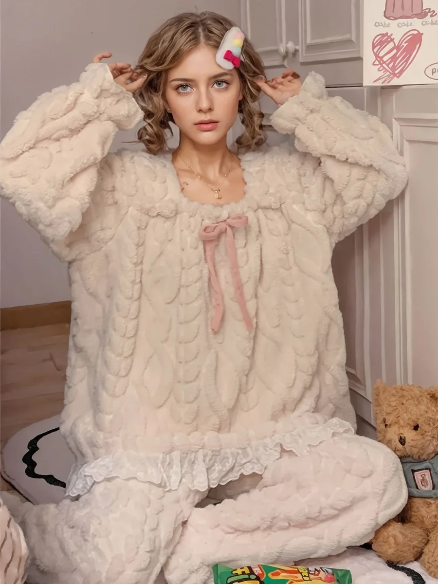 Pyjama Femme Doux et Moelleux Beige Écru Col Carré Volants Dentelle - Imagen 3
