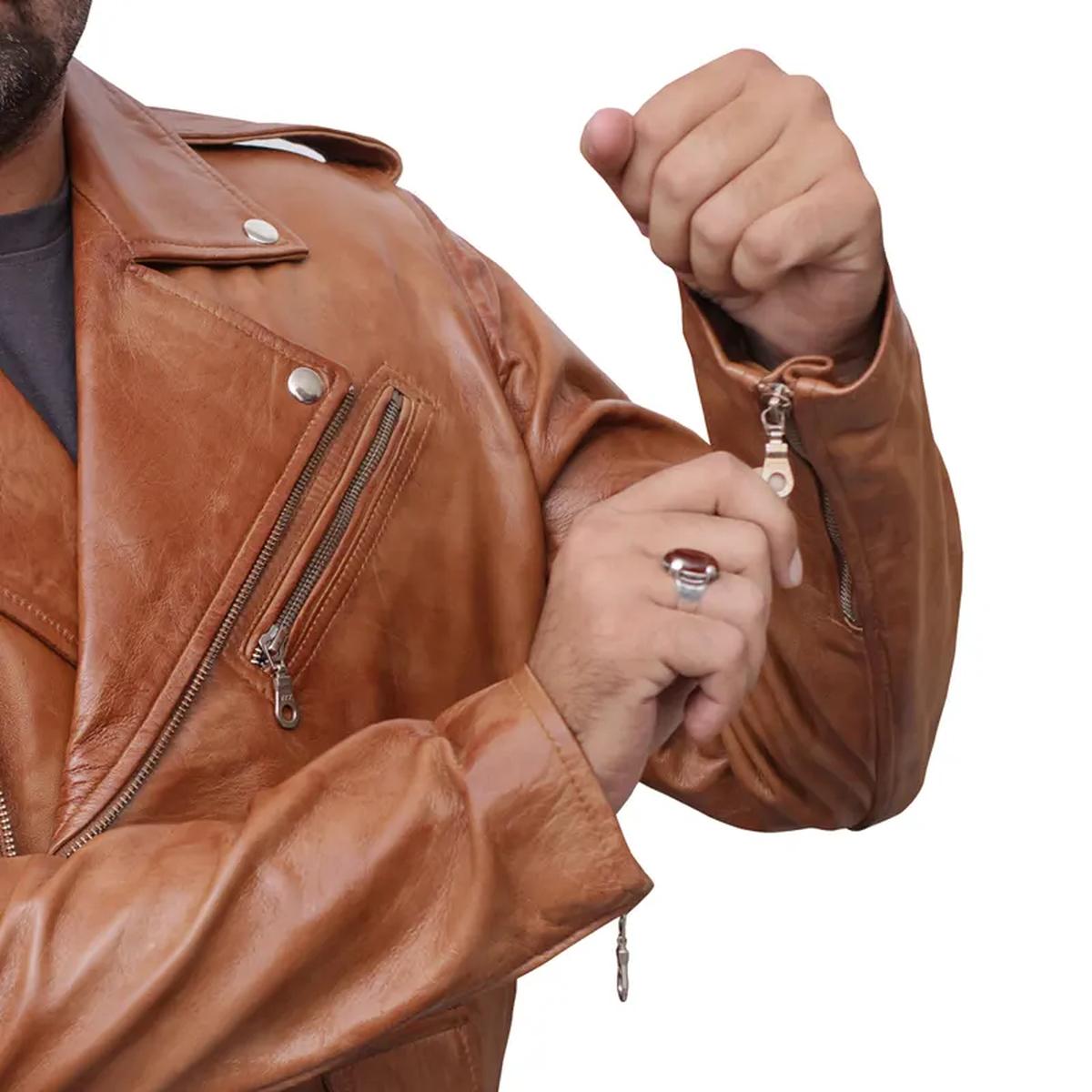 Chaqueta de hombre de piel de oveja marrón con cierre de doble cremallera y corte ajustado. - Imagen 4