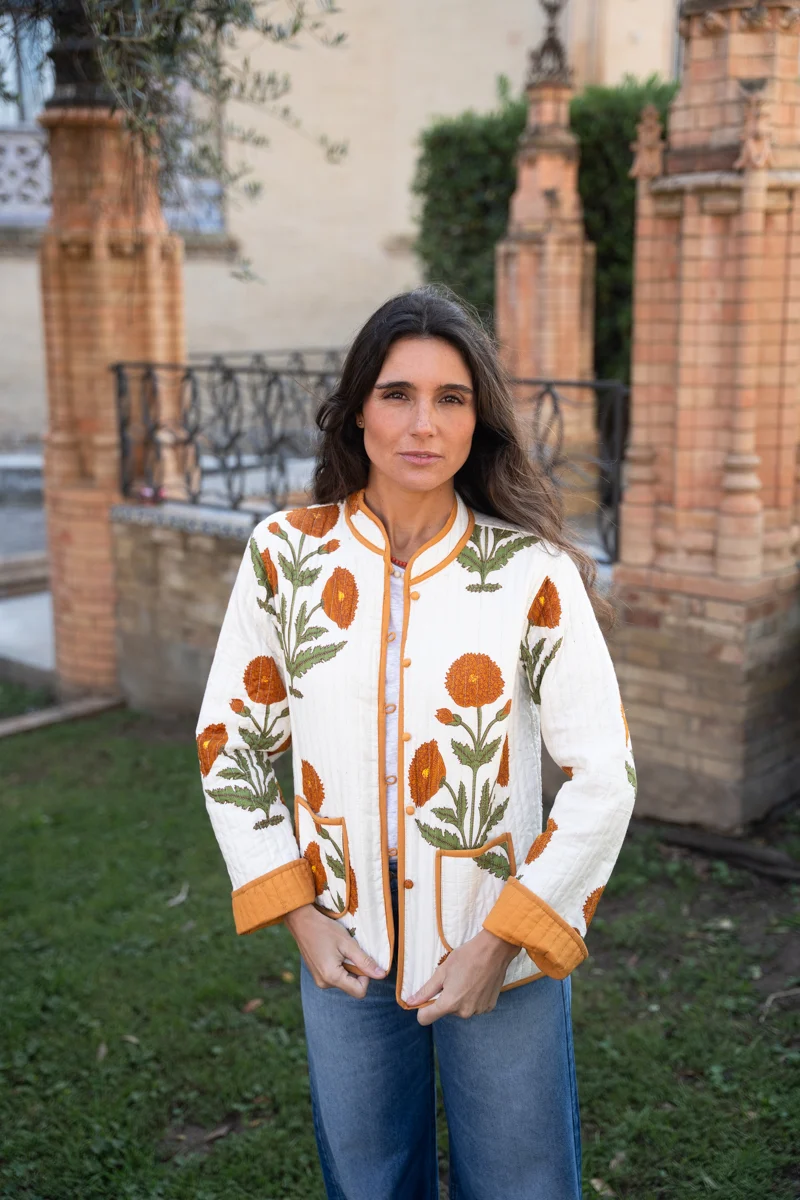 CHAQUETA BLANCA FLORES OCRE
