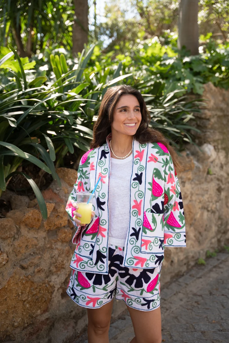 PANTALÓN CORTO BORDADO ROSA - Imagen 3