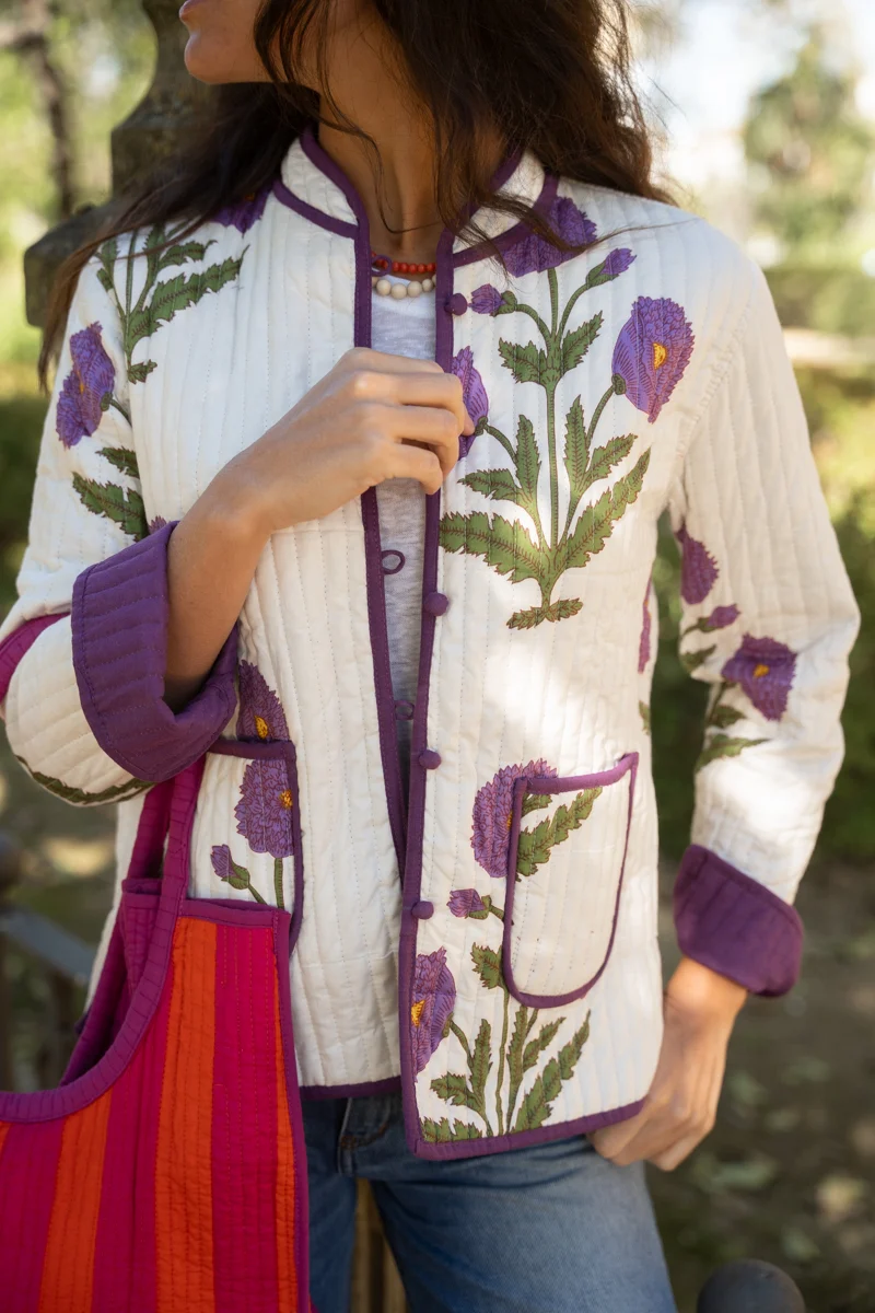 CHAQUETA BLANCA FLORES MORADAS - Imagen 4