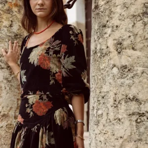 TOP TERCIOPELO ESTAMPADO NEGRO