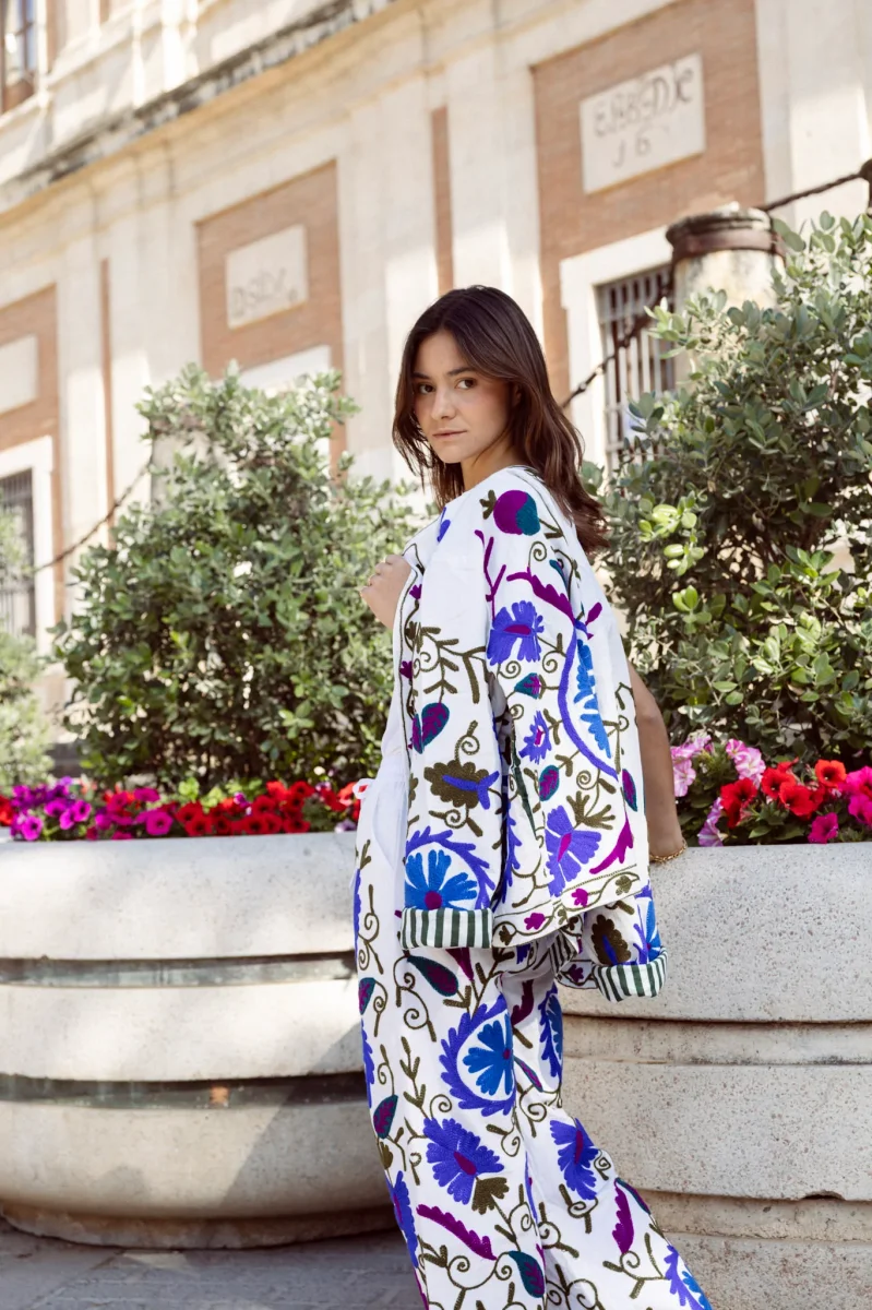 CHAQUETA BORDADA AZUL Y VERDE - Imagen 3