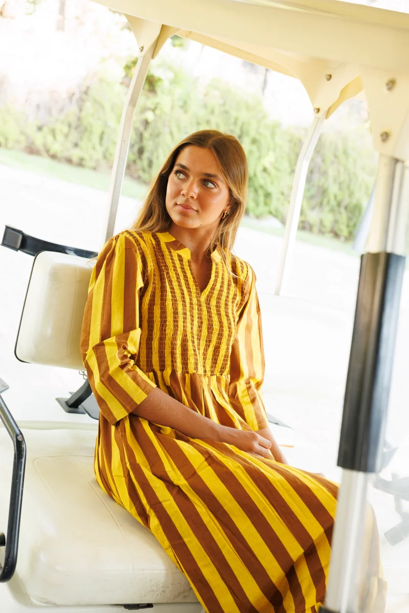 VESTIDO FRUNCE RAYAS MARRÓN Y AMARILLO - Imagen 2
