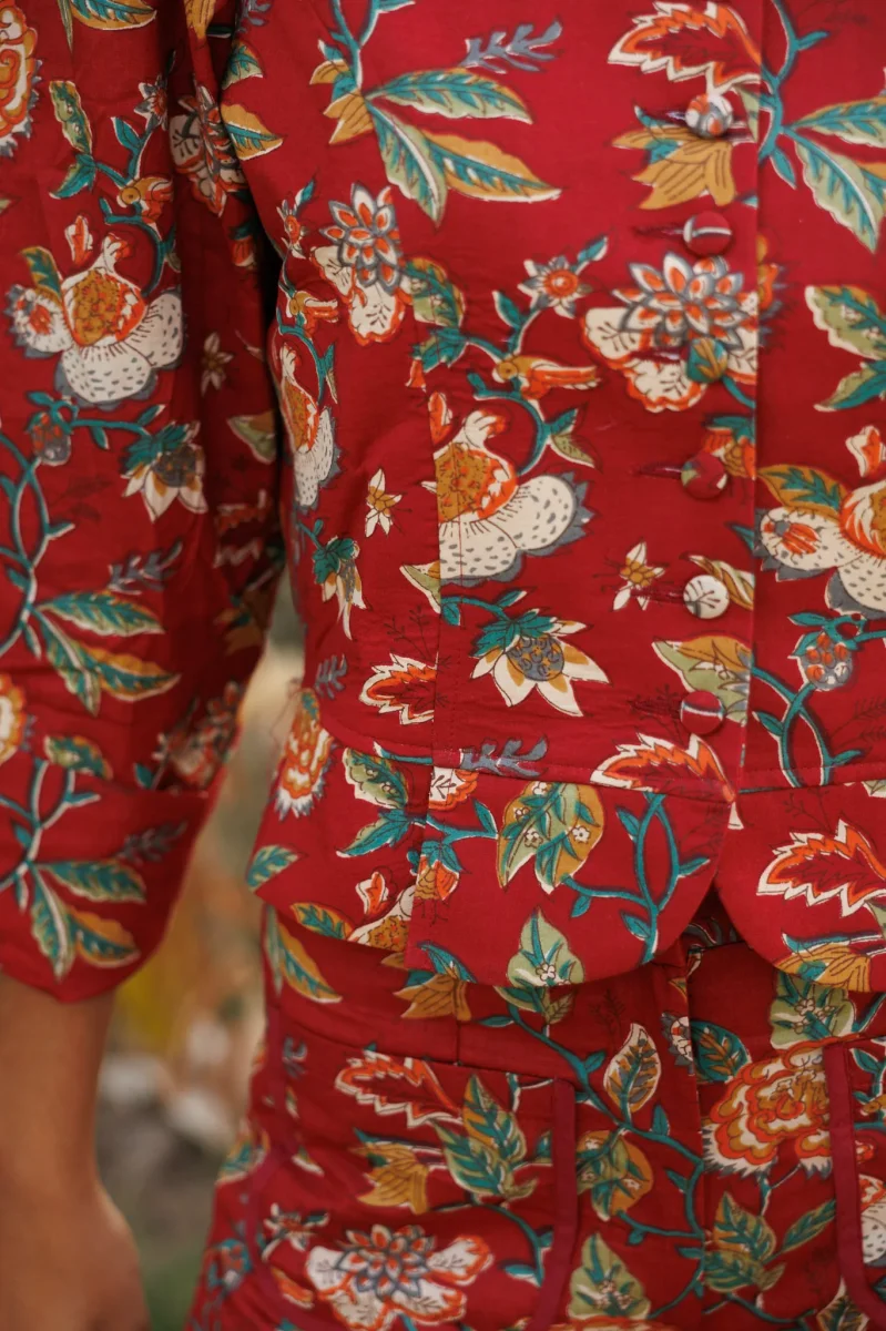CHAQUETA BURDEOS FLORES - Imagen 5