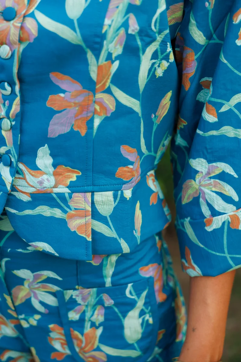 CHAQUETA PETRÓLEO FLORES - Imagen 4