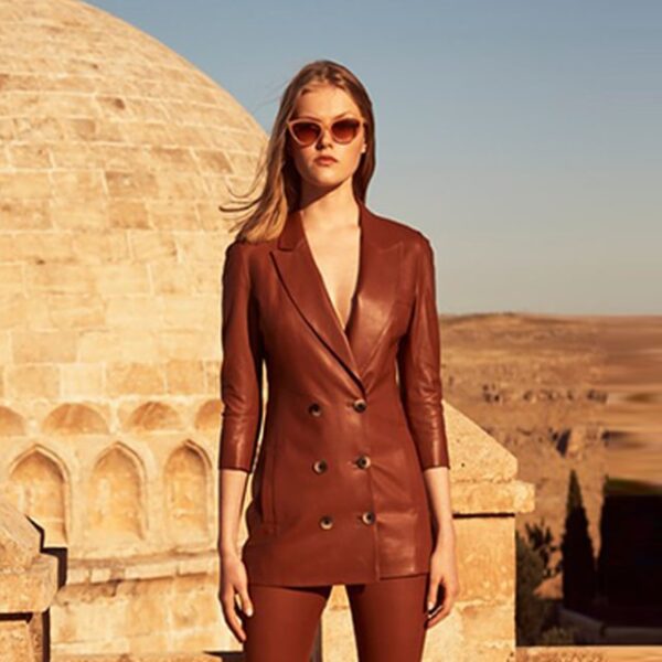 Blazer de mujer de doble botonadura en piel auténtica. - Imagen 3