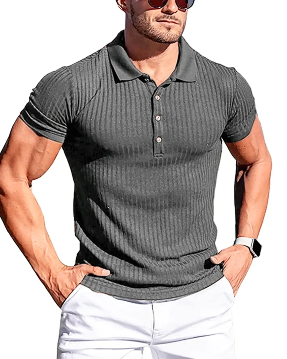 Elegante camiseta polo a rayas