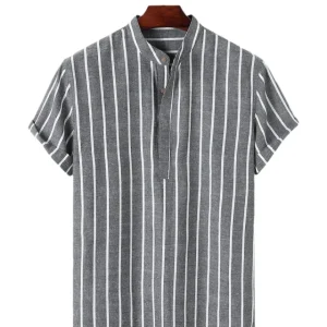 Elegante camisa a rayas de manga corta