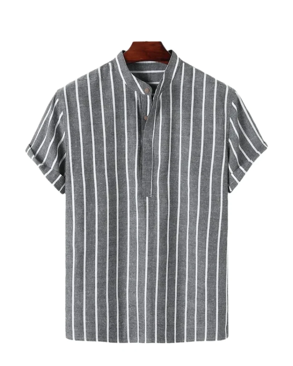 Elegante camisa a rayas de manga corta