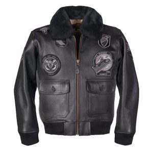 Chaqueta bomber de cuero auténtico adornada con alas azul marino.
