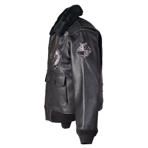 Chaqueta bomber de cuero auténtico adornada con alas azul marino. - Imagen 4